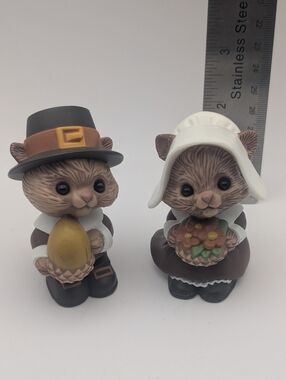Vibtage Hallmark Thanksgiving Pilgrim Squirrel/Chipmunk Salt and Pepper Shakers